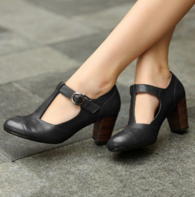 RACHELE | Elegant T-strap pump with low heel for a refined look
