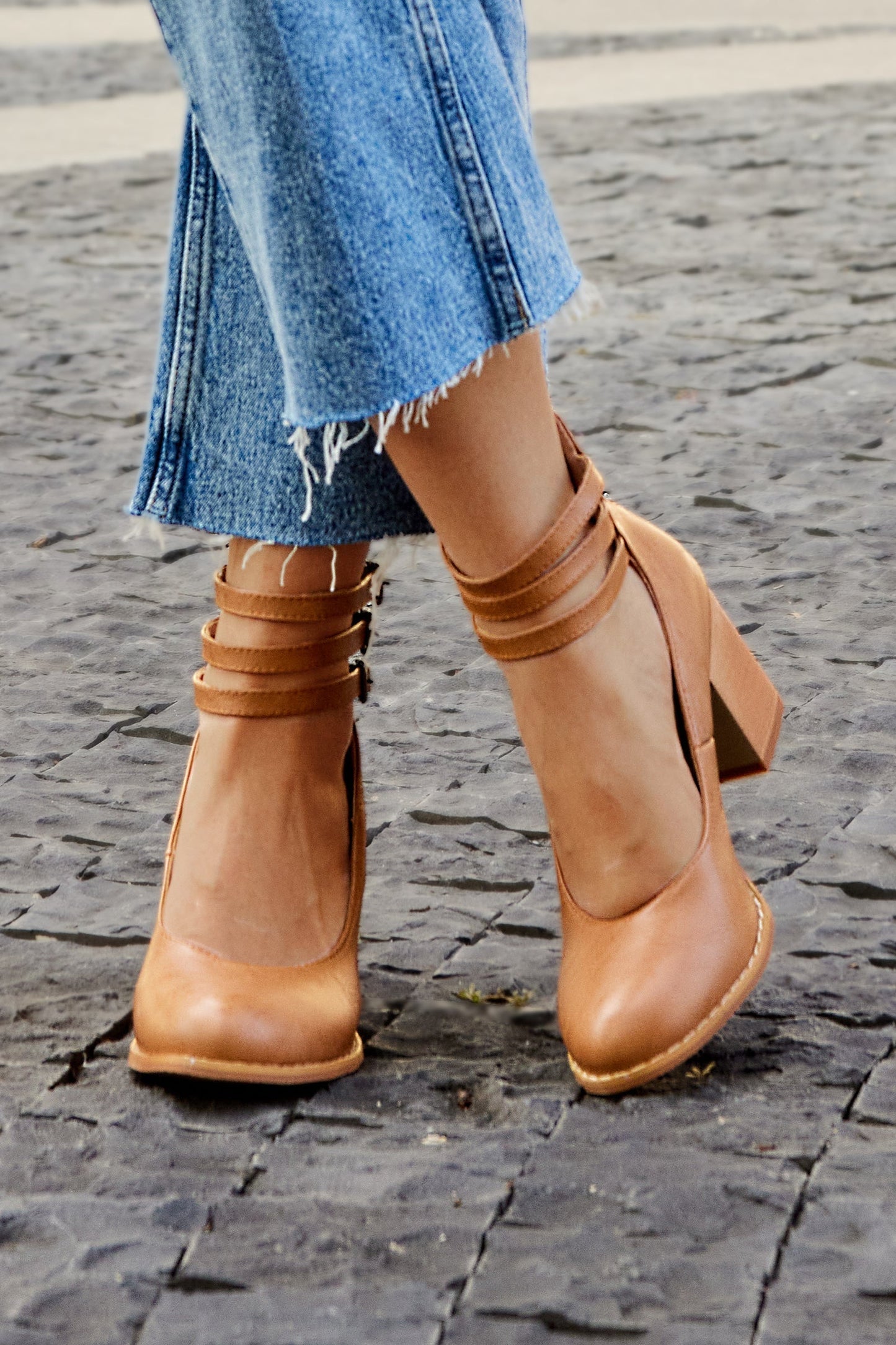 Caa™ | Elegant smooth sandals with ankle strap and chunky heel for a sophisticated look