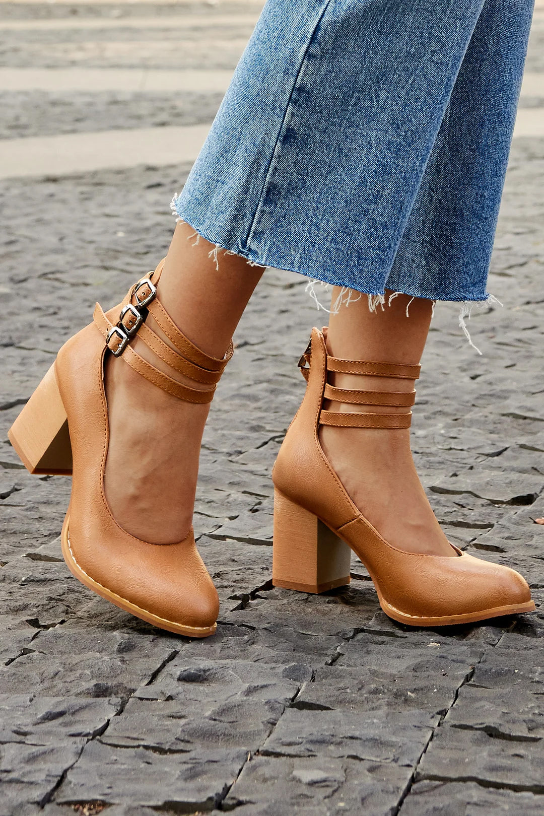 Caa™ | Elegant smooth sandals with ankle strap and chunky heel for a sophisticated look