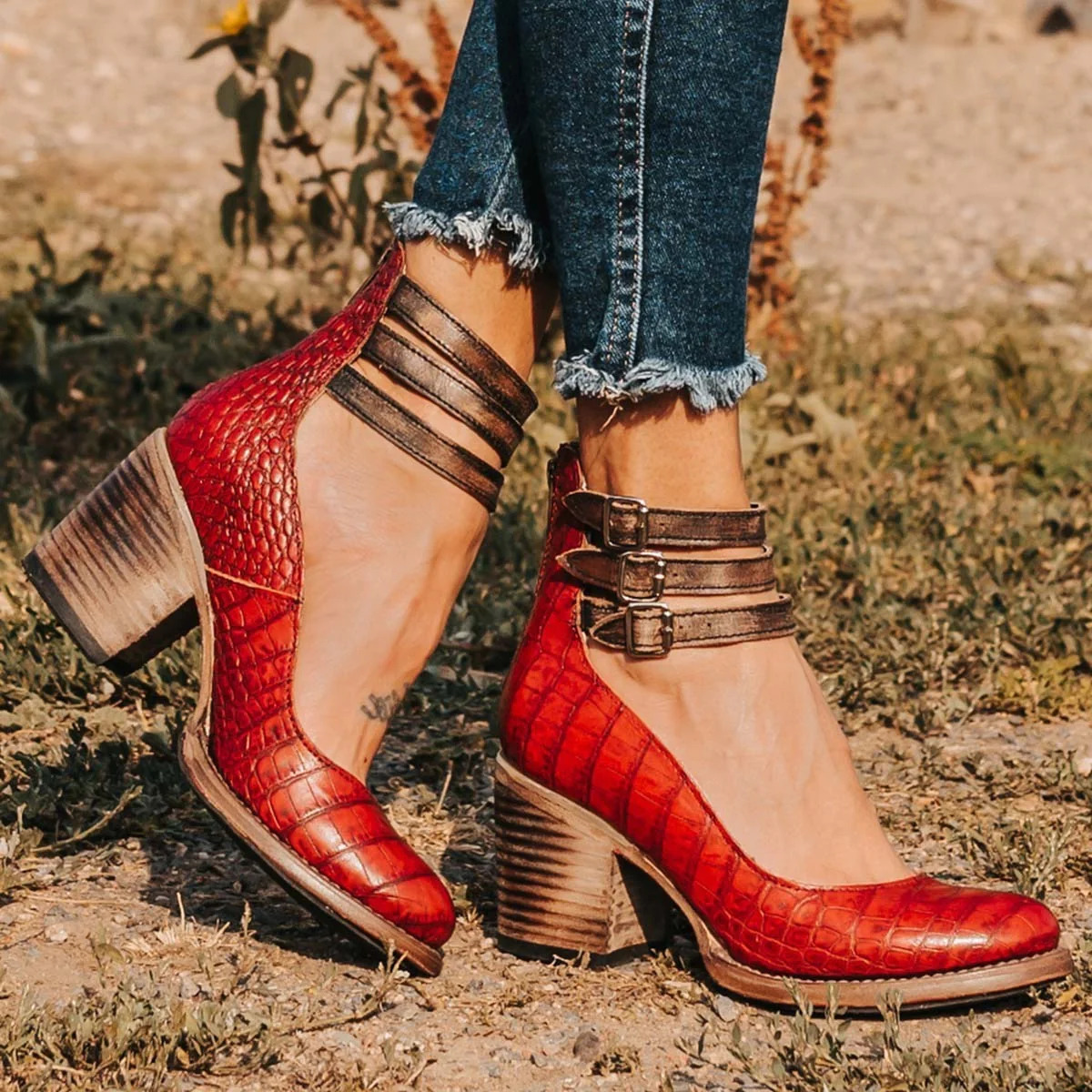 GINEVRA | HEELS WITH STRAPS